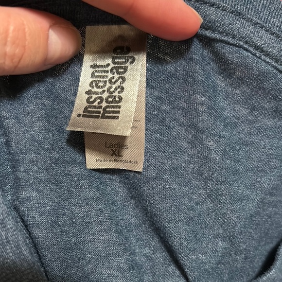 Jolene Women’s Graphic Tee Size XL - Picture 2 of 4